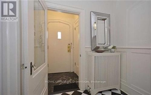 311 Chaplin Crescent, Toronto, ON - Indoor Photo Showing Other Room