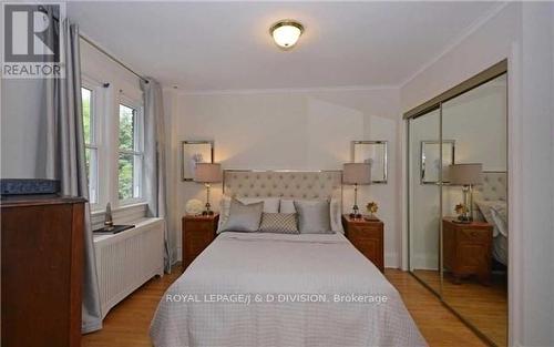 311 Chaplin Crescent, Toronto, ON - Indoor Photo Showing Bedroom