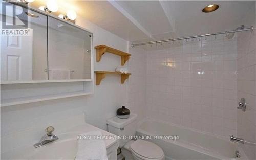 311 Chaplin Crescent, Toronto, ON - Indoor Photo Showing Bathroom