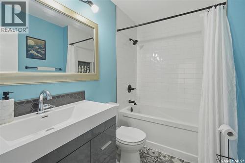 403 Willow Street E, Saskatoon, SK - Indoor Photo Showing Bathroom