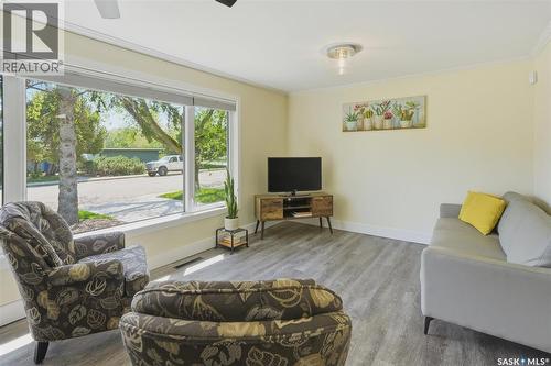 403 Willow Street E, Saskatoon, SK - Indoor Photo Showing Living Room