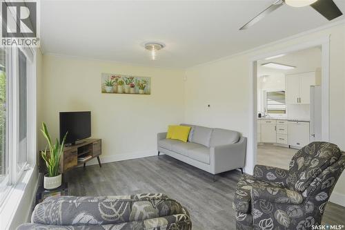 403 Willow Street E, Saskatoon, SK - Indoor Photo Showing Living Room