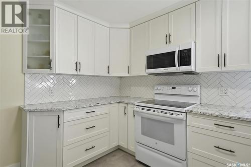 403 Willow Street E, Saskatoon, SK - Indoor Photo Showing Kitchen