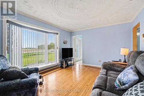 1525 Route 900 W, The Nation, ON - Indoor Photo Showing Living Room