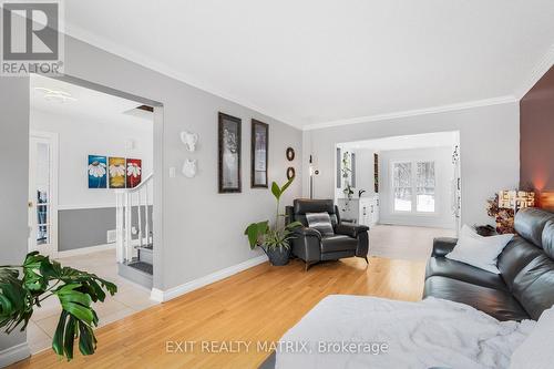 1322 Du Gouverneur Drive, Ottawa, ON - Indoor Photo Showing Living Room