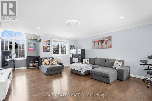1322 Du Gouverneur Drive, Ottawa, ON - Indoor Photo Showing Living Room