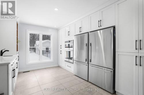 1322 Du Gouverneur Drive, Ottawa, ON - Indoor Photo Showing Kitchen