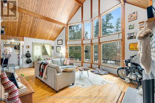 1 Woodland Drive, Mcnab/Braeside, ON - Indoor Photo Showing Living Room