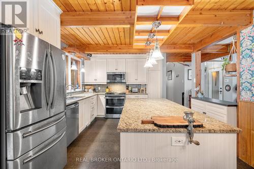 1 Woodland Drive, Mcnab/Braeside, ON - Indoor Photo Showing Kitchen With Upgraded Kitchen