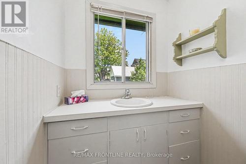 Main floor 2pc bath - 5 D'Arcy Street, Perth, ON -  Photo Showing Bathroom
