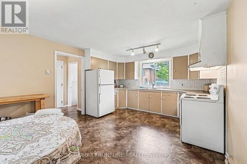 5 D'Arcy Street, Perth, ON - Indoor Photo Showing Kitchen With Double Sink