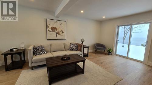 44 Pinder Dr, Prince Township, ON - Indoor Photo Showing Living Room