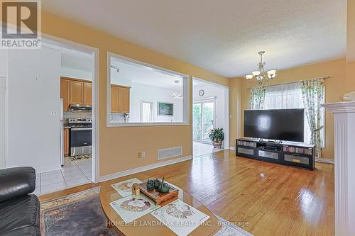 81 Eastpine Drive, Markham, ON - Indoor Photo Showing Living Room