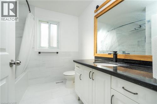 42 Indigo Street, Kitchener, ON - Indoor Photo Showing Bathroom