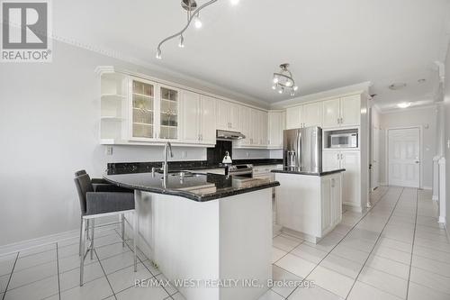 7288 Zinnia Place, Mississauga, ON - Indoor Photo Showing Kitchen