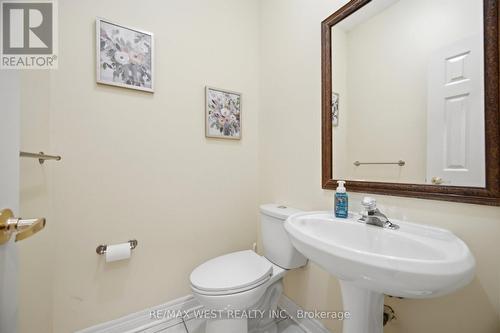 7288 Zinnia Place, Mississauga, ON - Indoor Photo Showing Bathroom