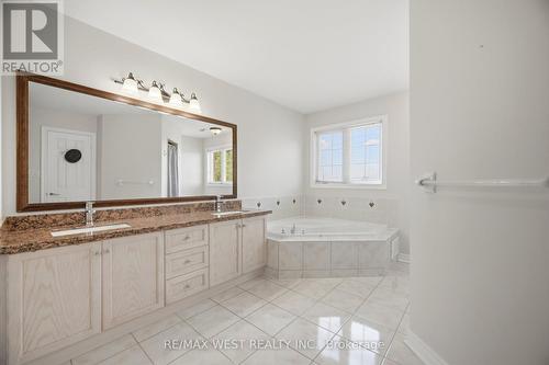7288 Zinnia Place, Mississauga, ON - Indoor Photo Showing Bathroom