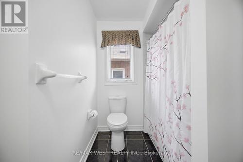 7288 Zinnia Place, Mississauga, ON - Indoor Photo Showing Bathroom