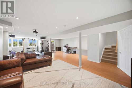 7288 Zinnia Place, Mississauga, ON - Indoor Photo Showing Living Room