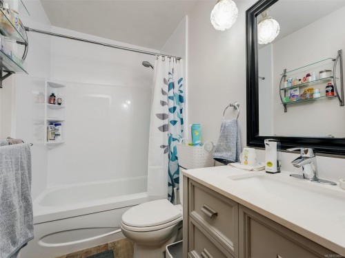 #406-3258 Alder St, Saanich, BC - Indoor Photo Showing Bathroom