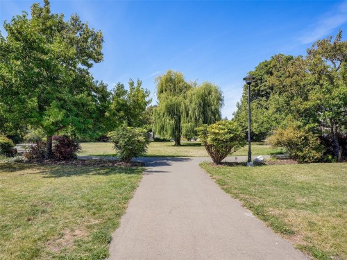 #406-3258 Alder St, Saanich, BC - Outdoor With View