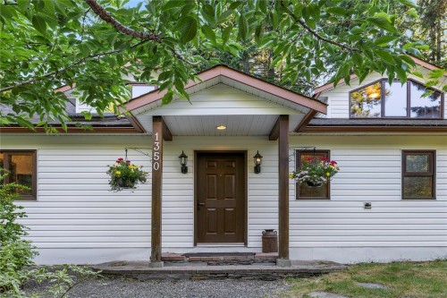 1352 Englishman River Rd, Errington, BC 