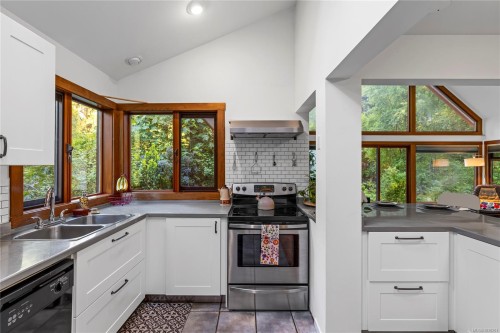 1352 Englishman River Rd, Errington, BC 