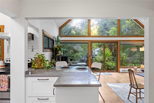 1352 Englishman River Rd, Errington, BC 