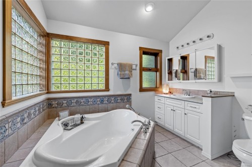 1352 Englishman River Rd, Errington, BC 