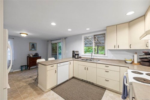 1352 Englishman River Rd, Errington, BC 