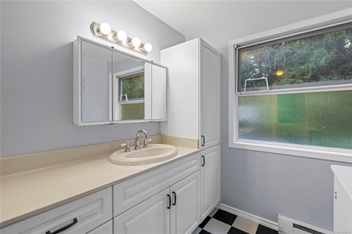 1352 Englishman River Rd, Errington, BC 