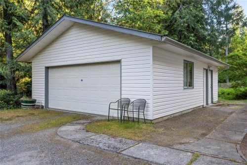 1352 Englishman River Rd, Errington, BC 