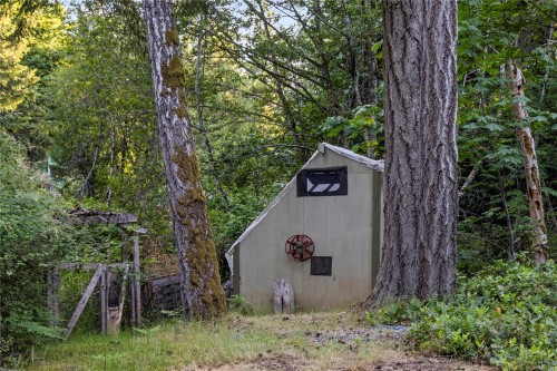 1352 Englishman River Rd, Errington, BC 