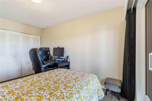 #203-1665 Oak Bay Ave, Victoria, BC - Indoor Photo Showing Bedroom