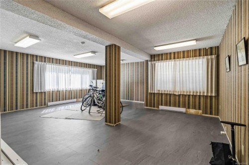 #203-1665 Oak Bay Ave, Victoria, BC - Indoor Photo Showing Other Room
