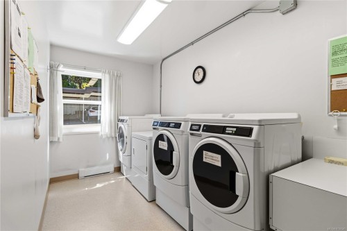 #203-1665 Oak Bay Ave, Victoria, BC - Indoor Photo Showing Laundry Room