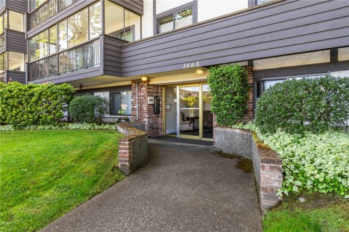 #203-1665 Oak Bay Ave, Victoria, BC - Outdoor