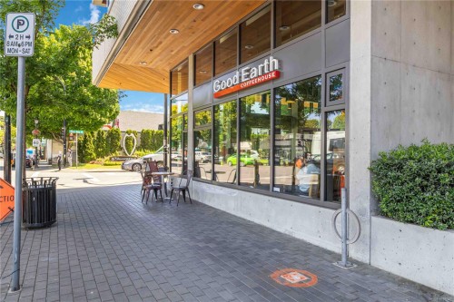 #203-1665 Oak Bay Ave, Victoria, BC - Outdoor