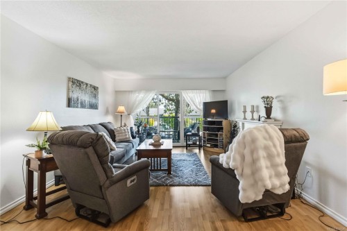 #203-1665 Oak Bay Ave, Victoria, BC - Indoor Photo Showing Living Room