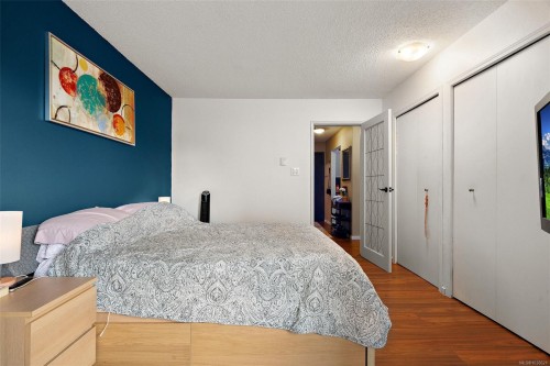 #211-290 Regina Ave, Saanich, BC - Indoor Photo Showing Bedroom