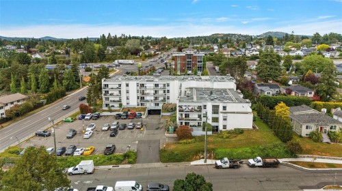 #211-290 Regina Ave, Saanich, BC - Outdoor With View