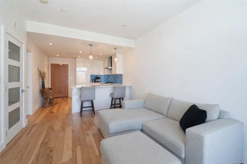 #408-916 Lyall St, Esquimalt, BC - Indoor Photo Showing Living Room