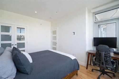 #408-916 Lyall St, Esquimalt, BC - Indoor Photo Showing Bedroom