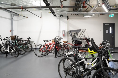 #408-916 Lyall St, Esquimalt, BC - Indoor Photo Showing Garage