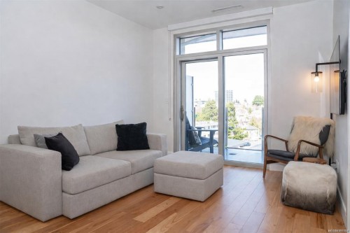 #408-916 Lyall St, Esquimalt, BC - Indoor Photo Showing Living Room