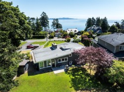 5266 Parker Ave Saanich, BC V8Y 2M9