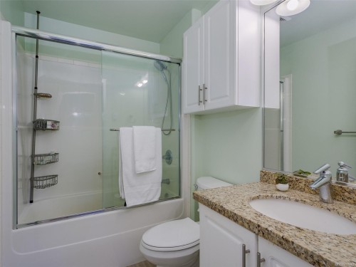#218-2710 Jacklin Rd, Langford, BC - Indoor Photo Showing Bathroom