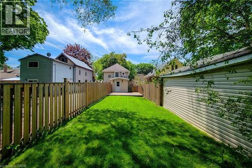 Expansive lawn area with a full privacy fence - 319 King Street W, Dundas, ON - Outdoor