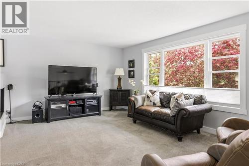25 Greenock Drive, Kitchener, ON - Indoor Photo Showing Living Room