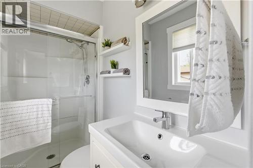 25 Greenock Drive, Kitchener, ON - Indoor Photo Showing Bathroom